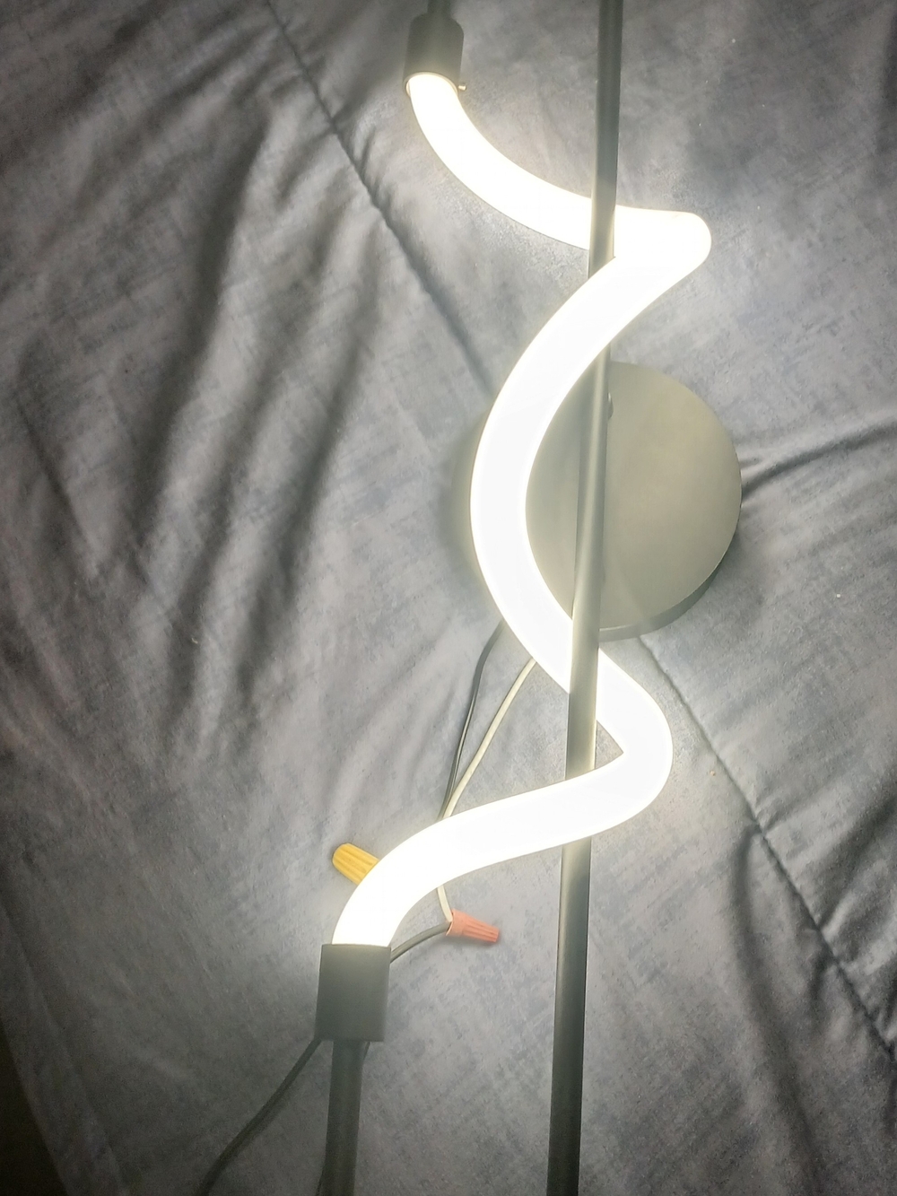 Modern White LED Wall Sconce - Curved Spiral Design